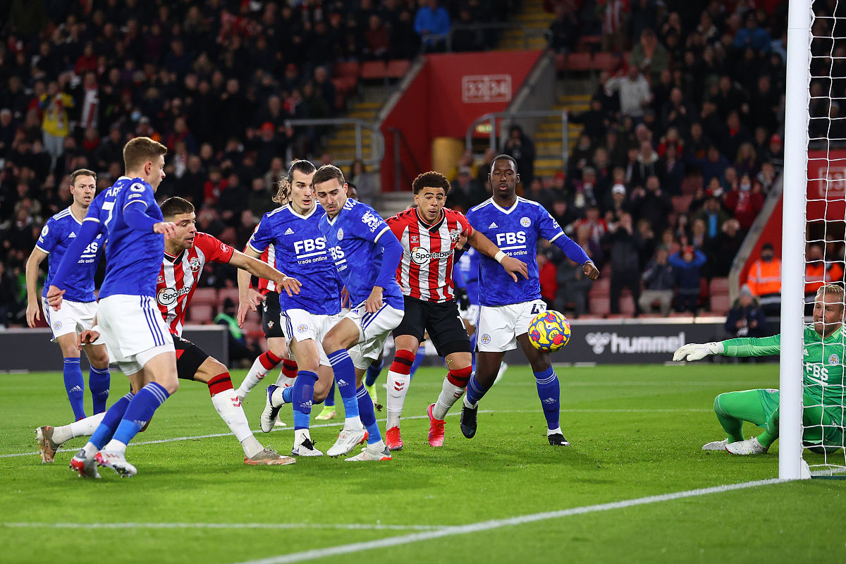 沃尔夫斯堡突然发威，挑落强劲对手登顶