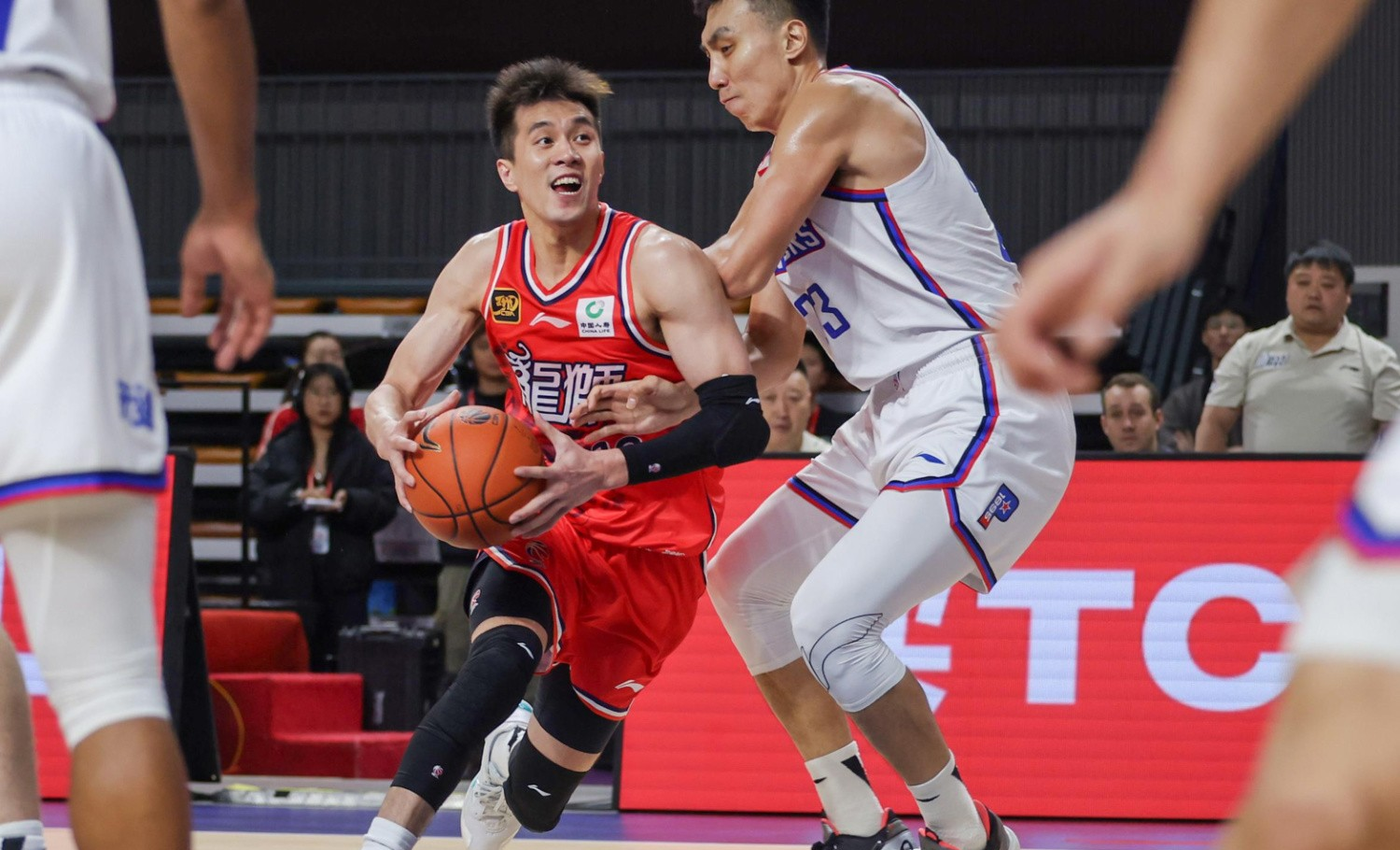 爱游戏网页版入口-联赛前锋，青岛队备战强敌对抗