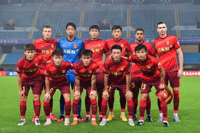 河北队失利，教练组展开总结讨论的简单介绍