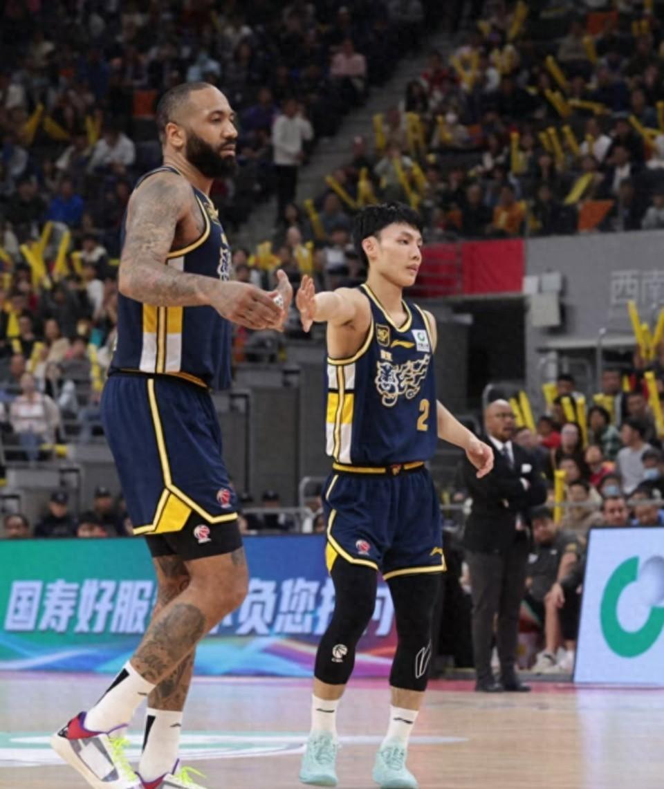 广州队主场大获全胜，坐拥季后赛资格的简单介绍