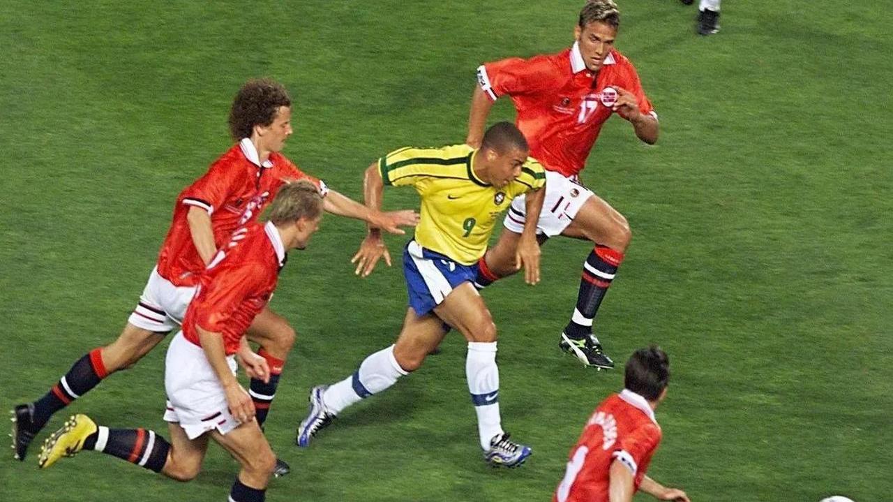 爱游戏在线-挪威运动员披荆斩棘，拼搏到底