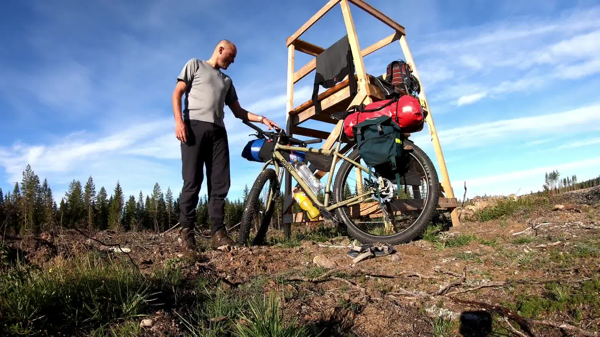 爱游戏官网入口-瑞典自行车选手速度惊人，领先一轮