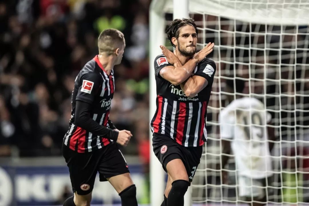 爱游戏-法兰克福豪取四连胜，主场高唱胜利