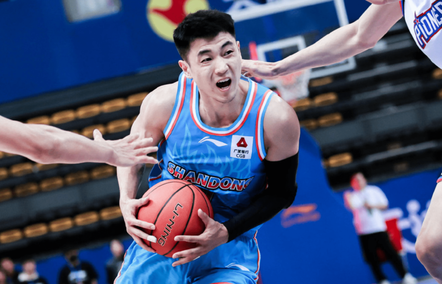 甘肃男篮逆转陕西队，赢得胜利