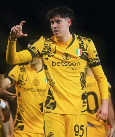 国米击败卡利亚里，继续领先榜首