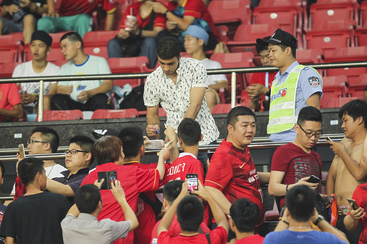 爱游戏官方登录入口-球员表现出色，球队获得耀眼胜利