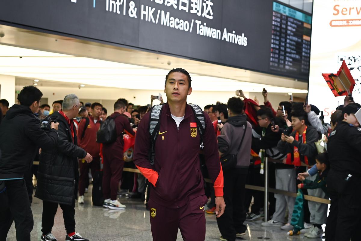 澳大利亚国家队主帅进行战术调整，瞄准胜利的简单介绍