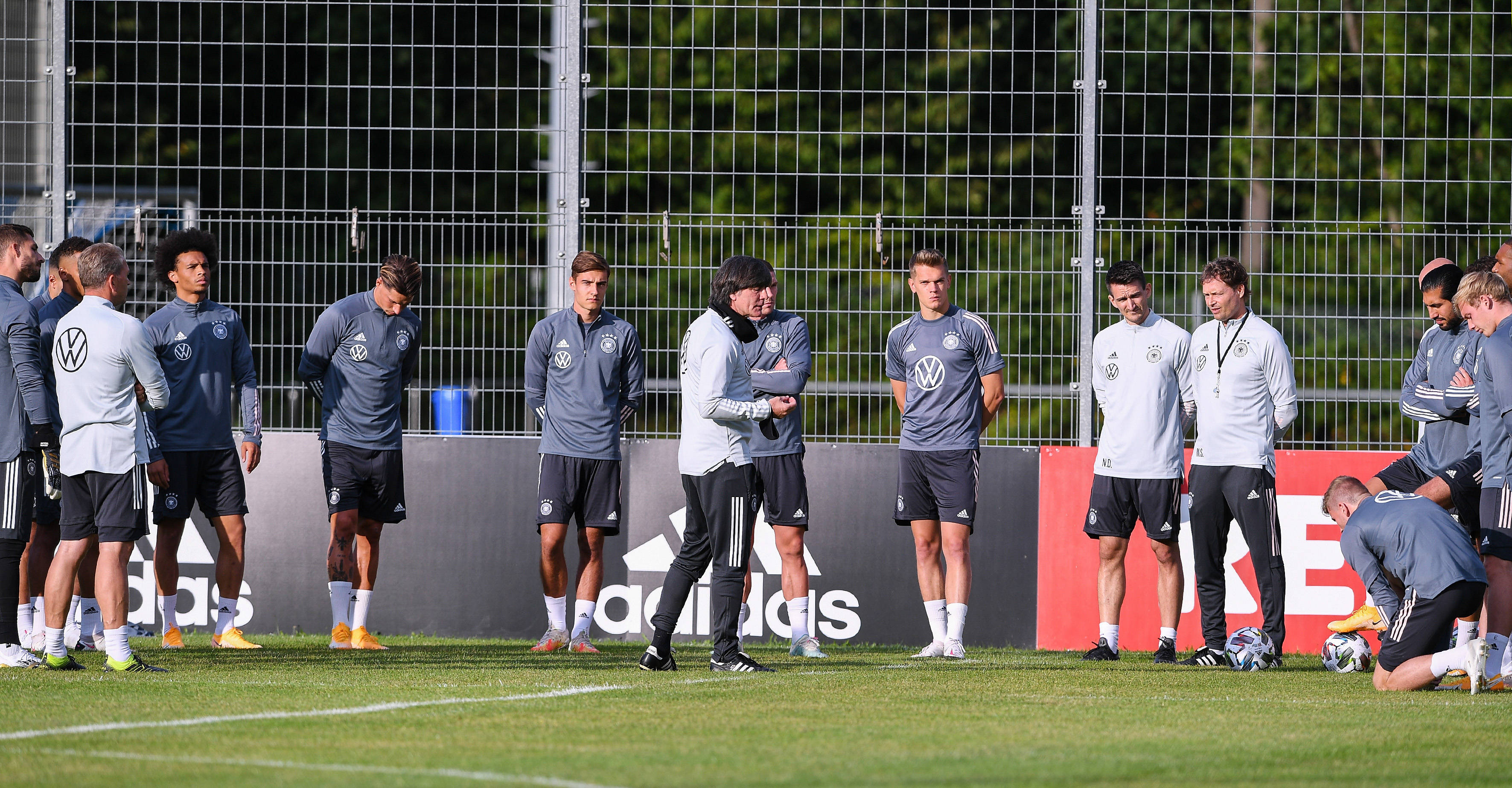 球队备战欧预赛，备受关注！的简单介绍