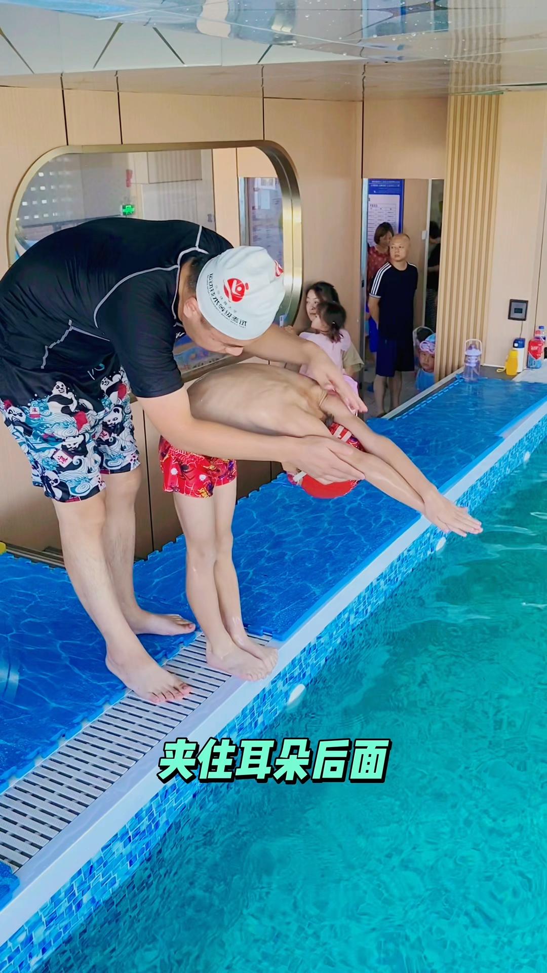 爱游戏亚洲官网-跳水比赛现场报道：跳将队员气质勇敢的简单介绍