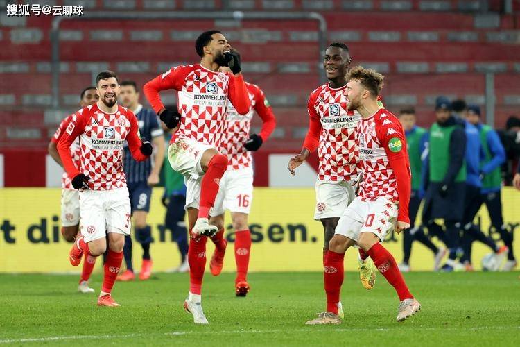 爱游戏在线-华特福德客场不敌狼队，保级形势雪上加霜的简单介绍