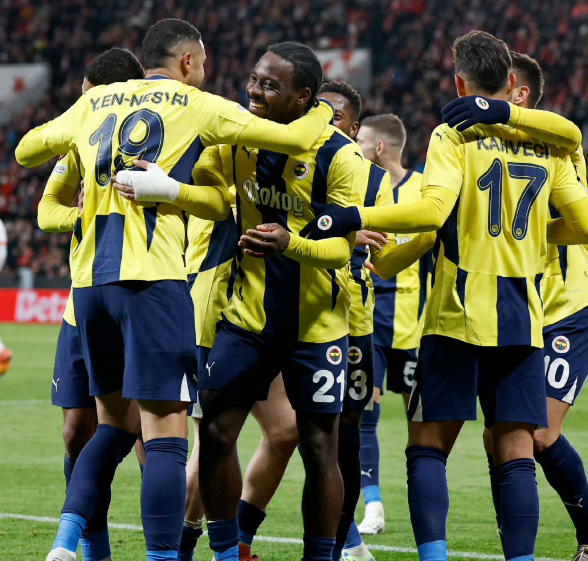 爱游戏官网-欧洲豪门联赛战绩变数大，米兰双雄前途未卜