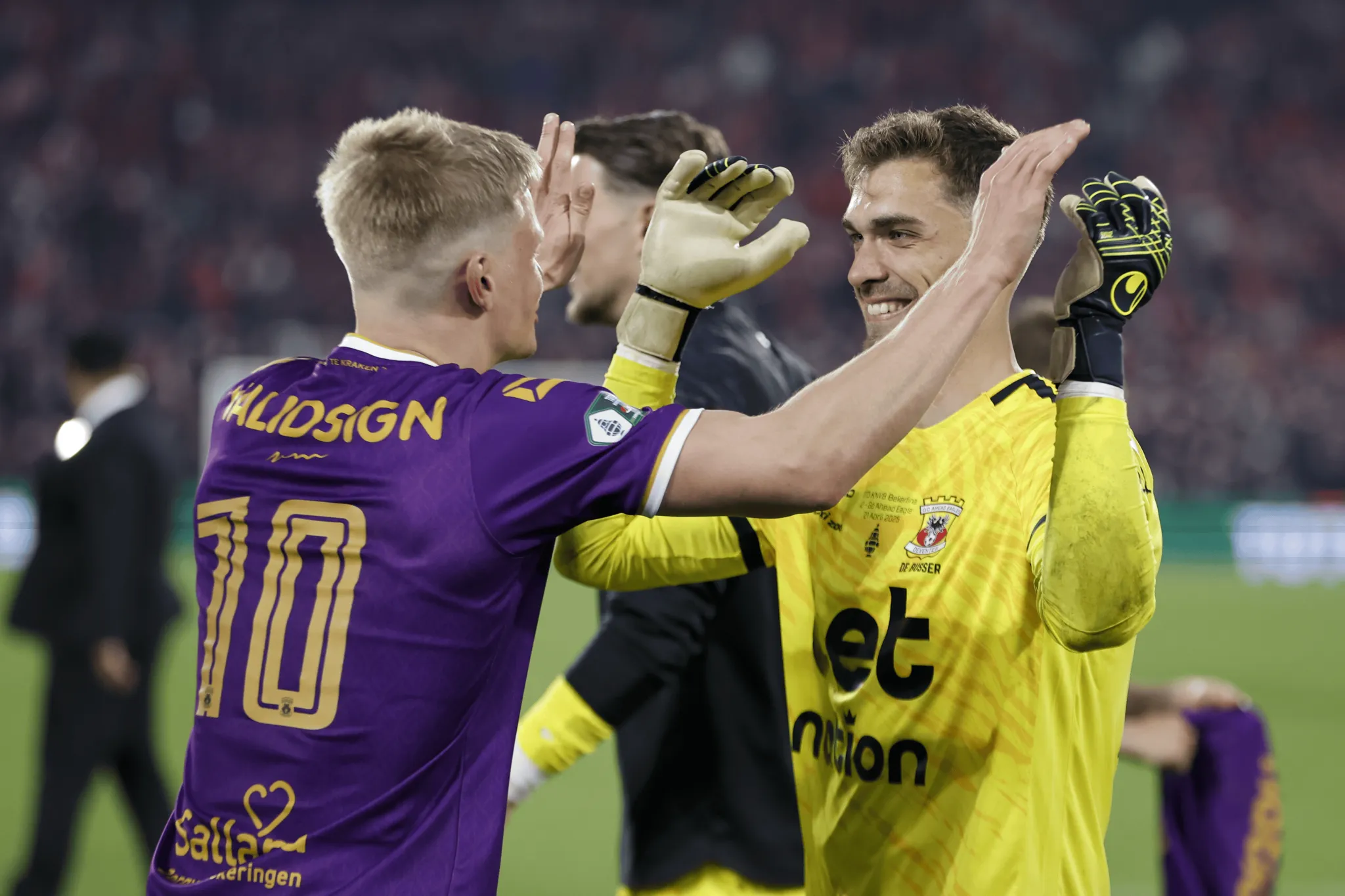 荷兰女足在比赛中连胜两场，成功晋级半决赛