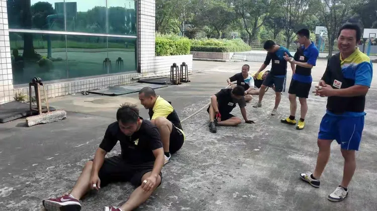 激烈较量，燃烧起飞！战队为胜利奋力拼搏