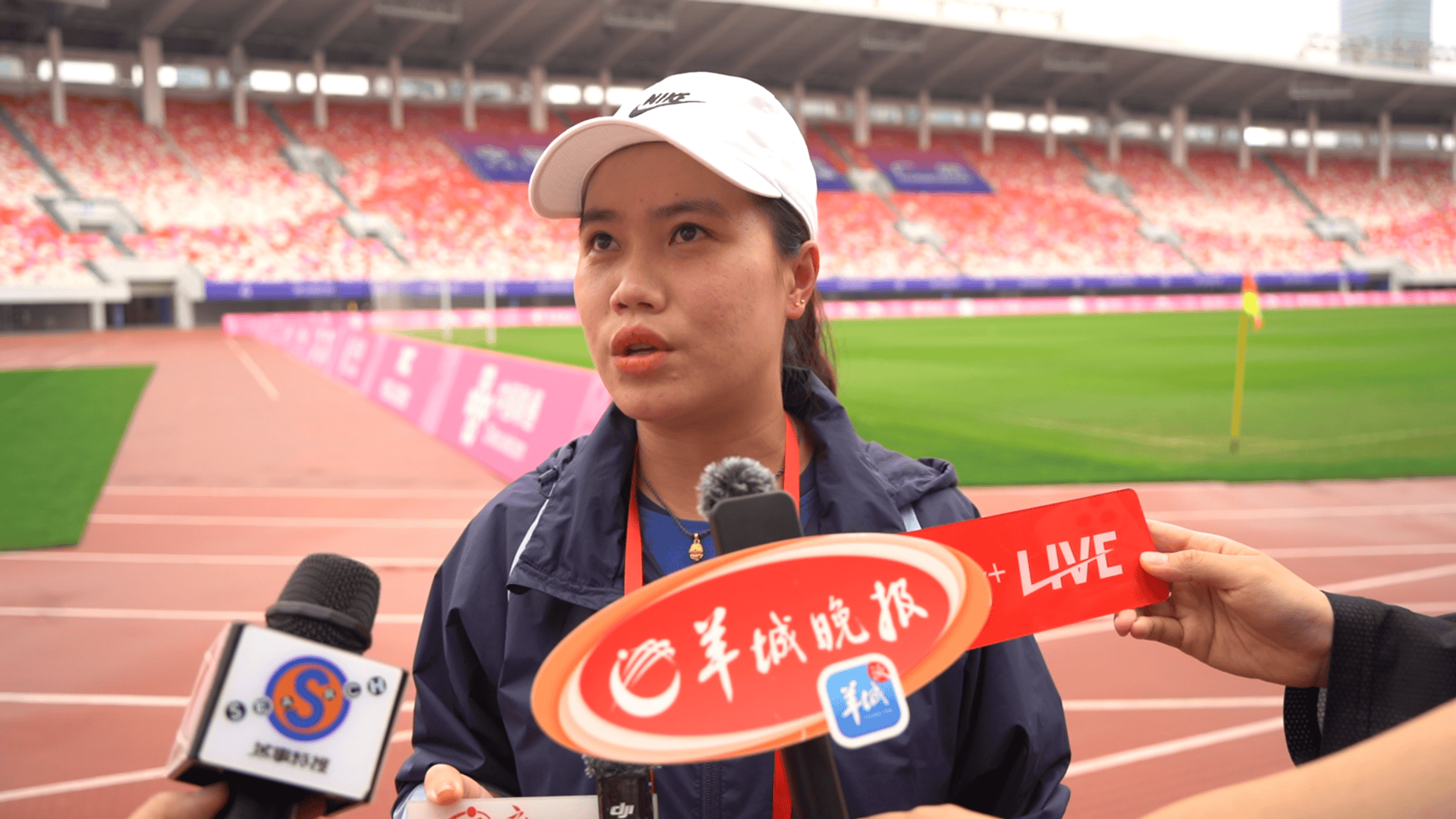 爱游戏在线-包含中国足球冠军：女足球队夺魁国际足球赛事一触即发的词条