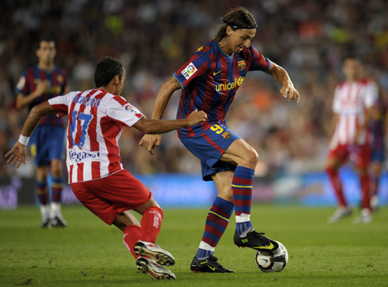 爱游戏中国官网-AC米兰前锋伊布拉希莫维奇独中两元，助球队取胜