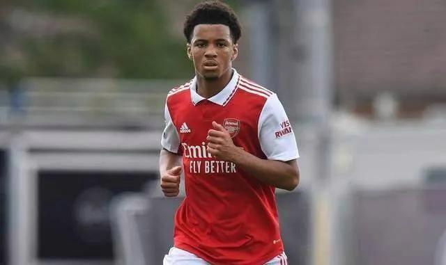 爱游戏-意甲联赛中现一位突出表现的年轻球员