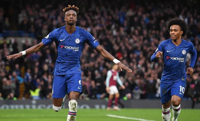 关于莱斯特城主场战胜伯恩利，豪取三分的信息