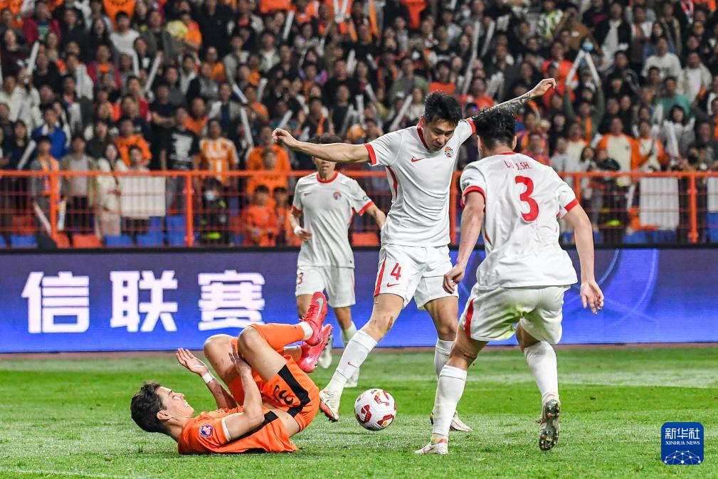 火爆足球对抗,精湛技艺展现无遗的简单介绍 火爆足球对抗,精湛技艺展现无遗的简单介绍