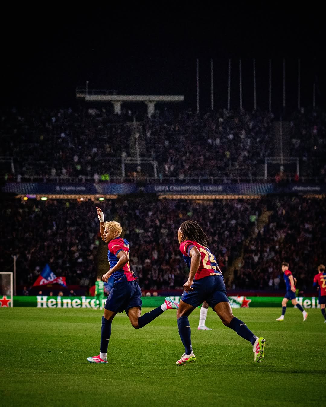 关于国际足球：胜负悬念战况紧逼的信息