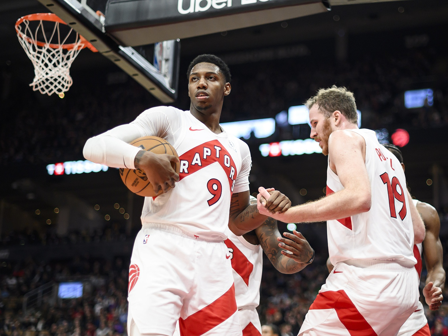 爱游戏官网-猛龙主场击败对手，稳固领先优势