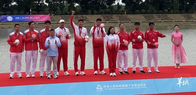 关于赛艇队众将发力，夺下银牌的信息